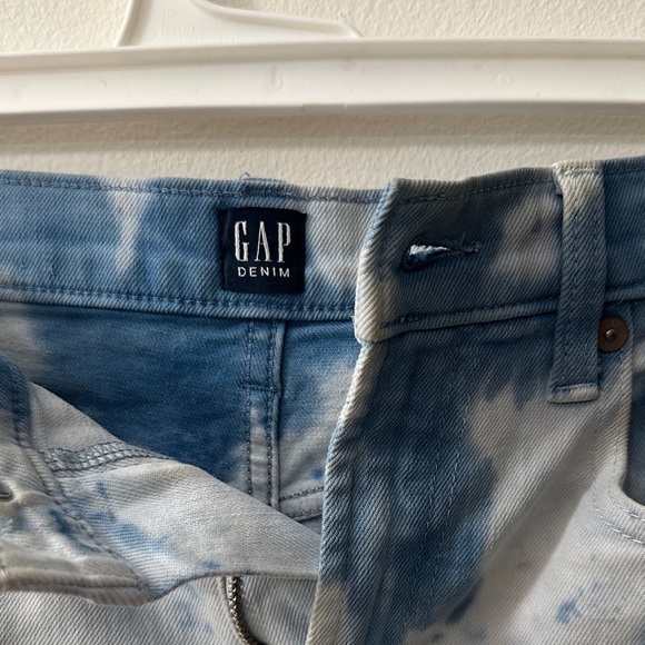 THE GAP Blue Tie-Dye Jean Shorts Frayed SIZE 26 US 4 Casual BBQ Beach Day Walk - Picture 2 of 6